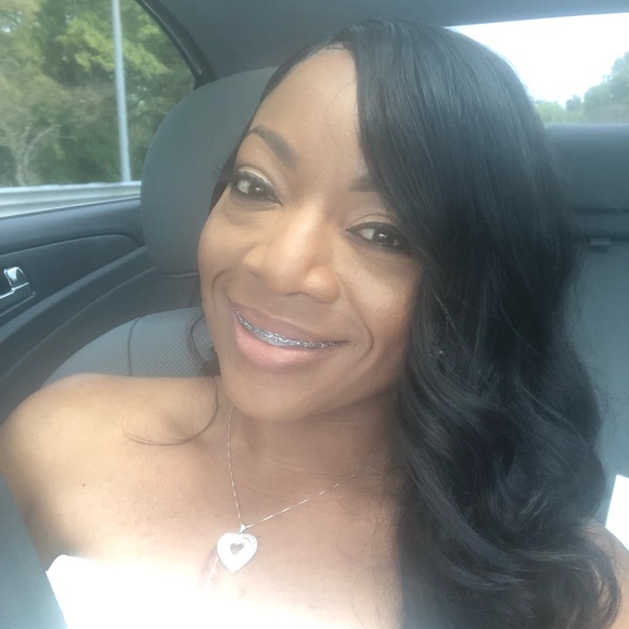 Meet your Posher, Latrice - Picture 1 of 1